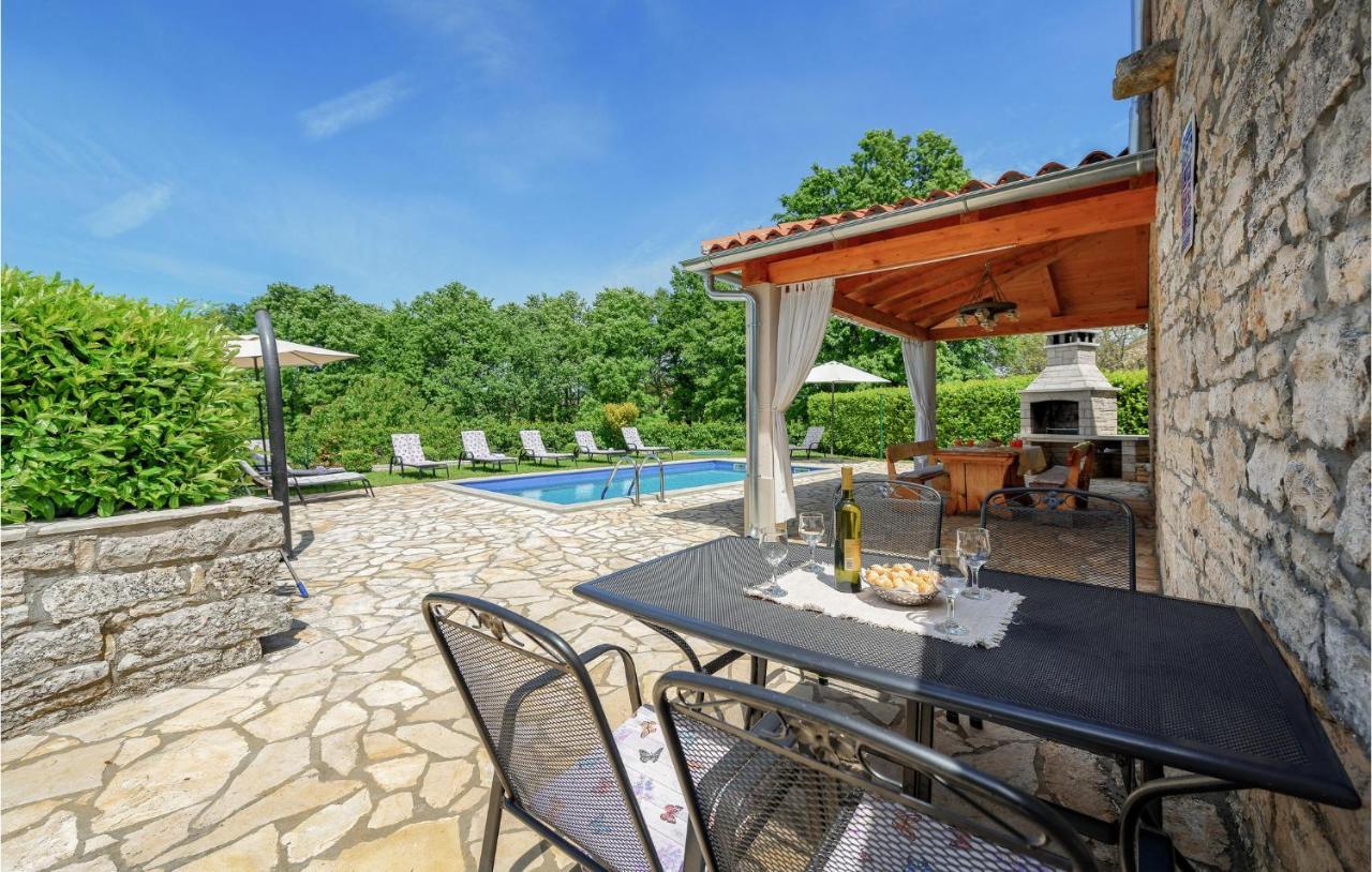 Cozy Home In Pamici With Kitchen Exterior photo